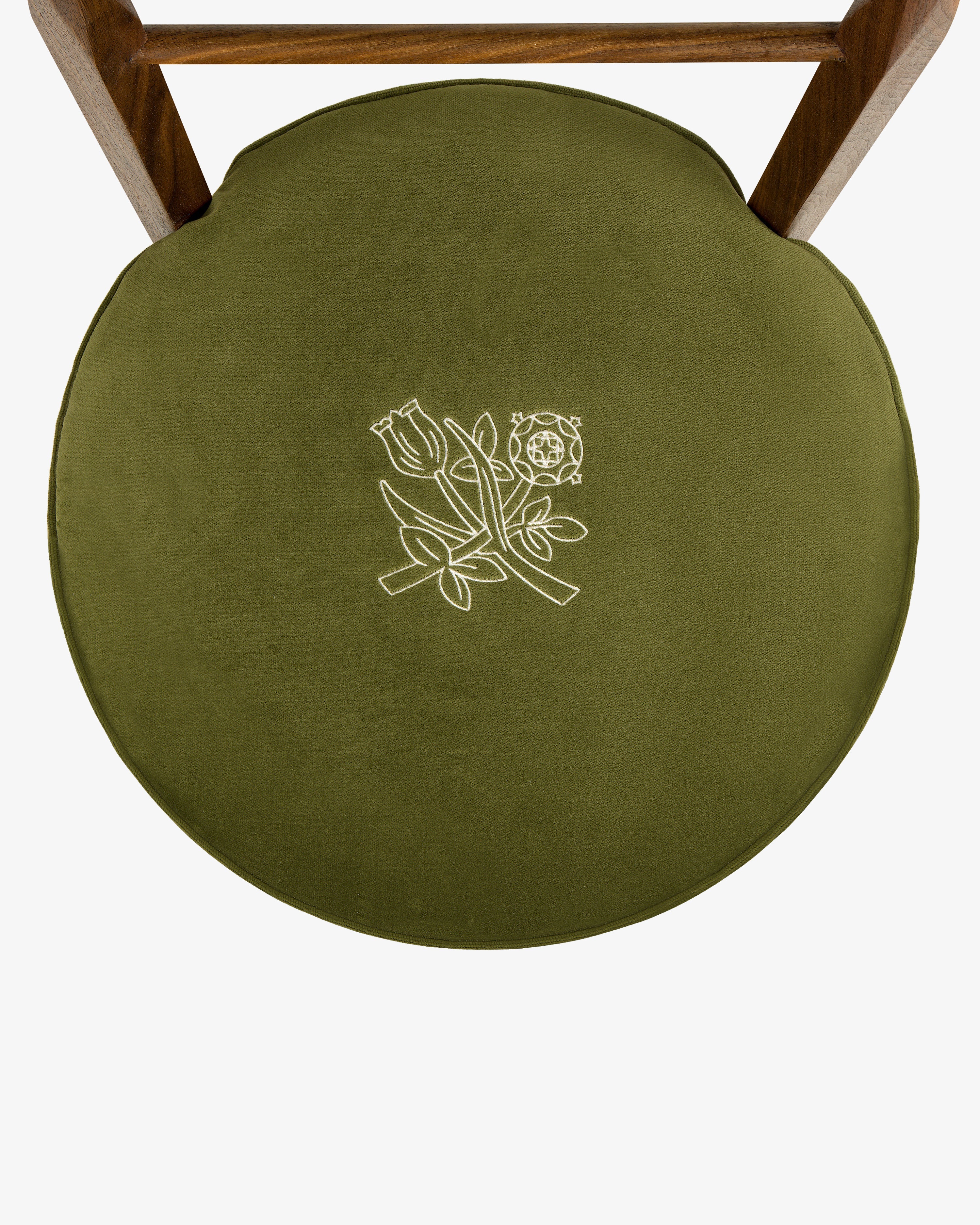 Queens Crest Valet Chair